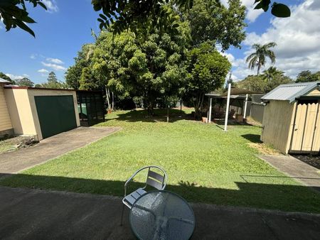 CHARMING FAMILY HOME IN PRIME LOCATION - FURNISHED PROPERTY WITH MOWING INCLUDED - Photo 3