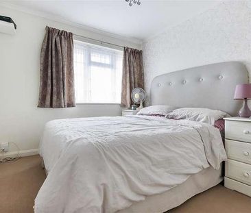Chantry Road, Chessington, KT9 - Photo 6
