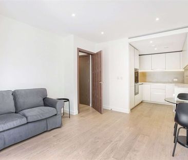 An exceptional one bed apartment moments from the river. - Photo 2