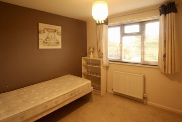 Lemur Drive, Cambridge £2,200 pcm ⓘ The monthly or weekly payment required by the landlord. Read our glossary page , 4 bedrooms, detached house, to let * Tenant info - Photo 1