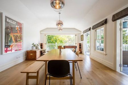 Classic Four Bedroom Villa Recently Renovated - Photo 3