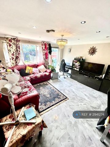 2 bedroom terraced house to rent - Photo 2