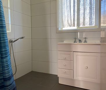 530 Waverley Road, Mount Waverley VIC 3149 - House For Rent | Domain - Photo 3