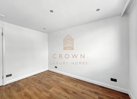 Martlesham, Tottenham - Photo 5