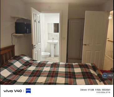1 bedroom in a house share to rent - Photo 4