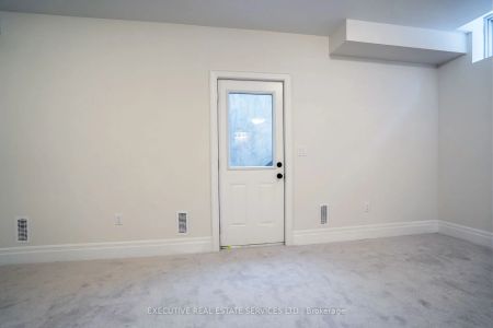 Detached Home For Lease | W9045872 - Photo 5