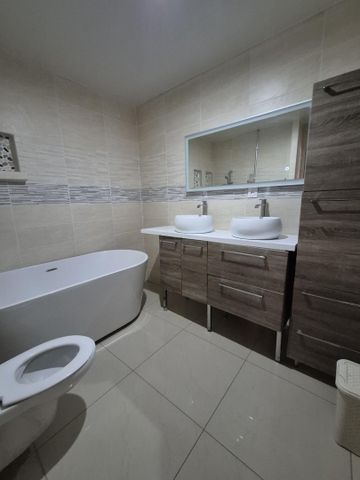 Location Appartement 4 pièces 98m² MAUBEUGE 59600 - Photo 2