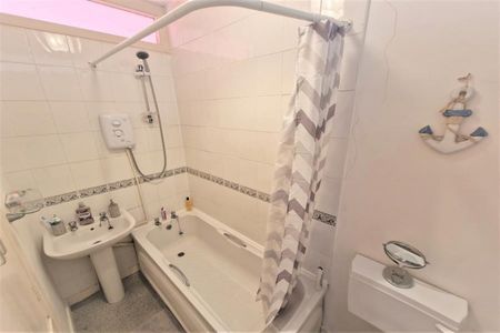 2 Bedroom Terraced Available Arranging tenancy - Photo 4