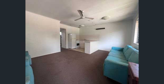 One Bedroom Unit - Within 100m of the Water **SHORT TERM LEASE AVAILABLE** - Photo 1