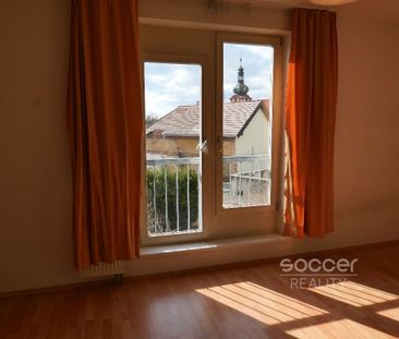 Pronájem bytu 1+kk a garsoniéry 30 m², Karla Zicha 1374, Praha - Fotografie 2
