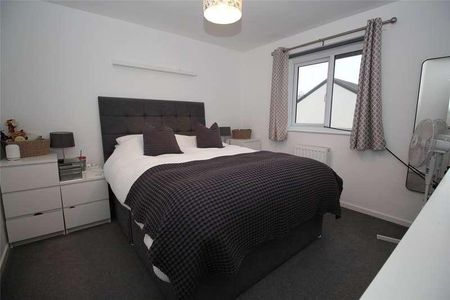 St. Lucia Park, Bordon, Hampshire, GU35 - Photo 3