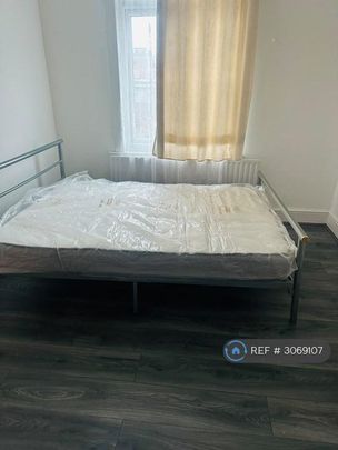 4 bedroom terraced house to rent - Photo 1