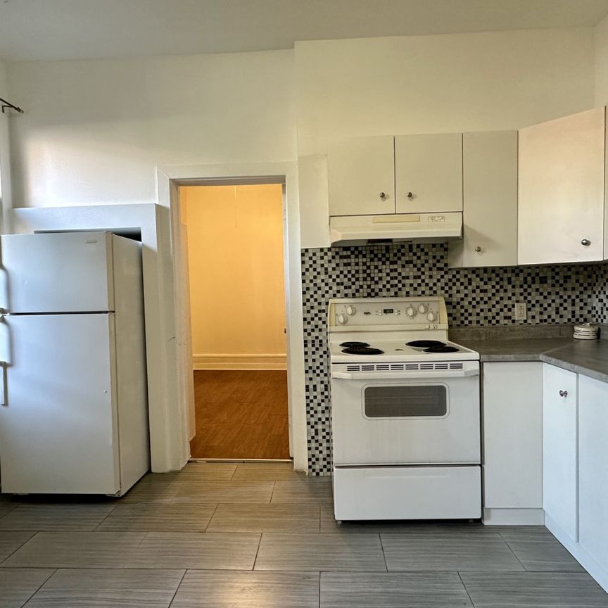 Mile-End: 2 chambres+bureau en location semi-meublé - Photo 1