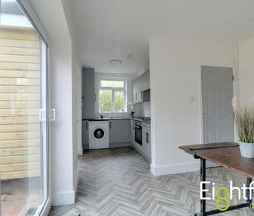 5 bedroom end of terrace house to rent - Photo 2