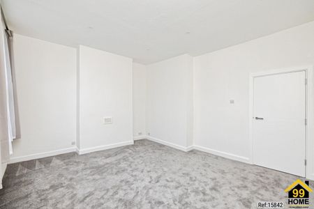 2 bed Maisonette in Kent House Road , London, SE26 5LN - Photo 2