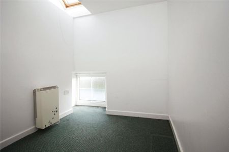 2 bedroom end of terrace house to rent - Photo 3