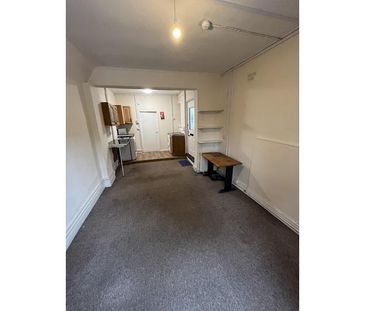 Studio to rent - Photo 6
