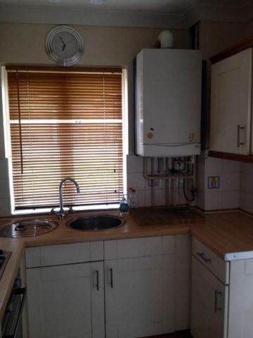 4 bedroom end of terrace house to rent - Photo 3