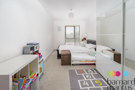 Royal Engineers Way, London, Millbrook Park - Photo 4