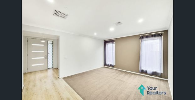 Massive Double Storey Home close to all amenities !! - Photo 1