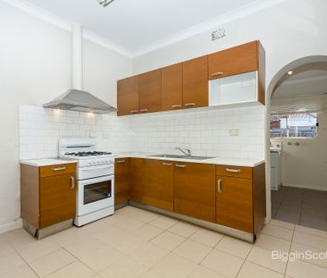 CONVENIENT LIVING IN THE HEART OF ABBOTSFORD - Photo 2