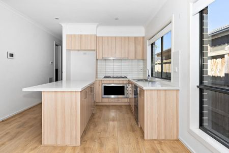 Space, Style & Suburb Living - Photo 2