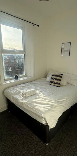 5 bedroom house to rent - Photo 1