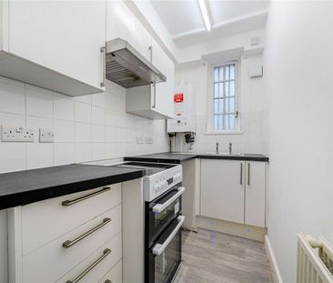 A one bedroom apartment to rent, available now having been refurbis... - Photo 5