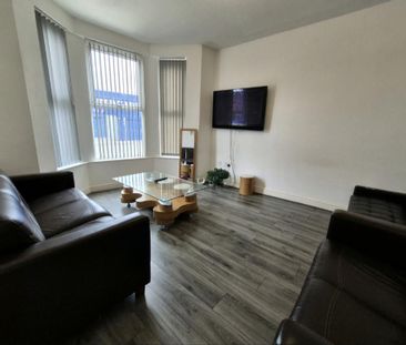 1 bedroom in a house share to rent - Photo 2