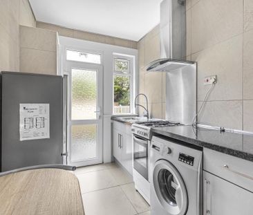 4 bedroom semi-detached house to rent - Photo 4