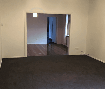 Stunning Character Home in Hataitai - A pet allowed - Photo 5