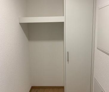 "grosszügige, moderne 2.5-Zimmer-Wohnung mit Lift und eigenem Wasch... - Foto 1