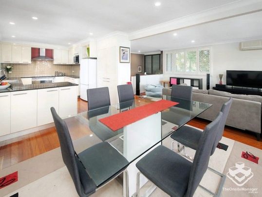 4 Bedroom Home. Immaculate Elevated Family Home - Photo 1