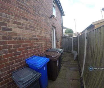 3 bedroom semi-detached house to rent - Photo 6