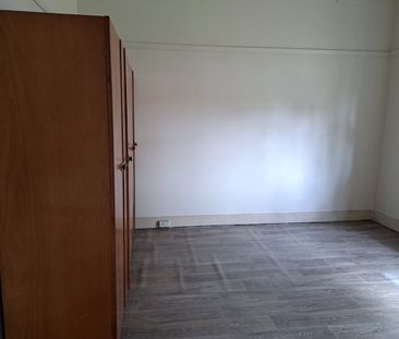 $900/PW 3-4 Bedrooms 1 Bathroom - Photo 4