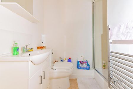 High Street, Gosport - Photo 4