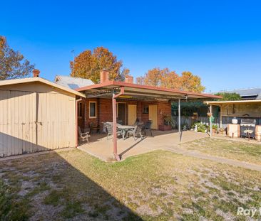 Fully Furnished Living in the Heart of Wagga Wagga - Photo 6