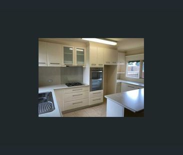 95 Hennessey St, Moe, Vic 3825 - Photo 4