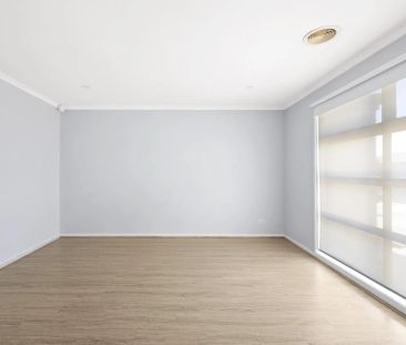 37 Fairhaven Boulevard, Melton West Spacious 4-Bedroom Family Home ... - Photo 1