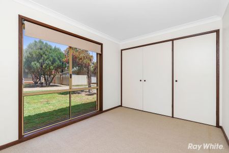 Central, low maintenance Villa - Photo 4