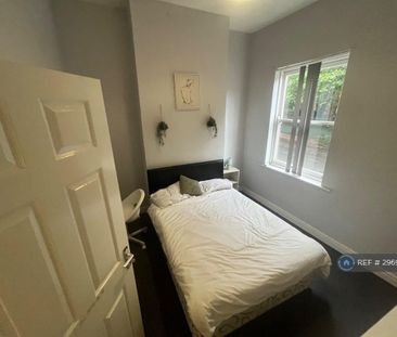 3 bedroom flat to rent - Photo 5