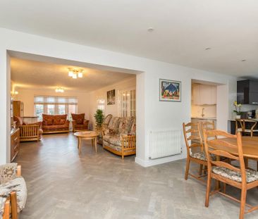 5 bedroom bungalow to rent - Photo 3