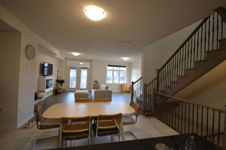 For Lease - 466 Silver Maple Road, Oakville, Ontario - Photo 2