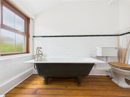 2 bedroom Terraced House to rent - Photo 1