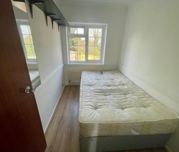 3 Bed Semi-Detached House, Aspen Drive, HA0 - Photo 4