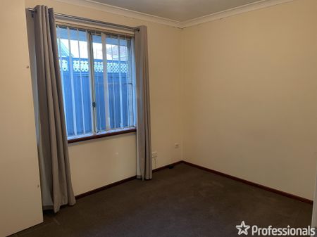 33 The Vale, Willetton WA 6155 - Photo 2