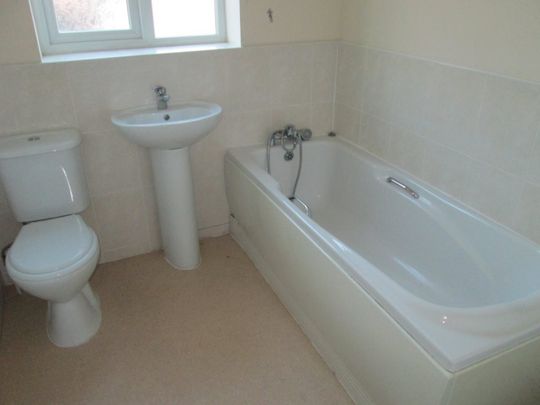 3 bed Terraced - To Let - Photo 1