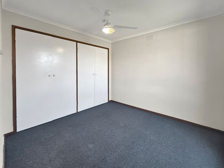 2 Bedroom Unit Walking Distance to Pakington Street - Photo 4