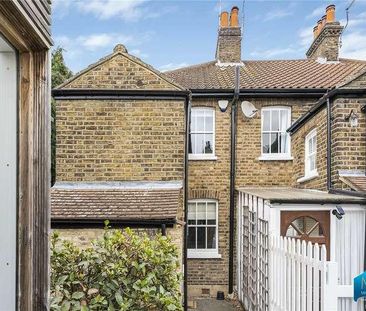 Harwoods Yard, Winchmore Hill, London, N21 - Photo 2