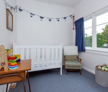 Cute as a button! 2 Bedroom Bungalow in Ellerslie - Photo 6